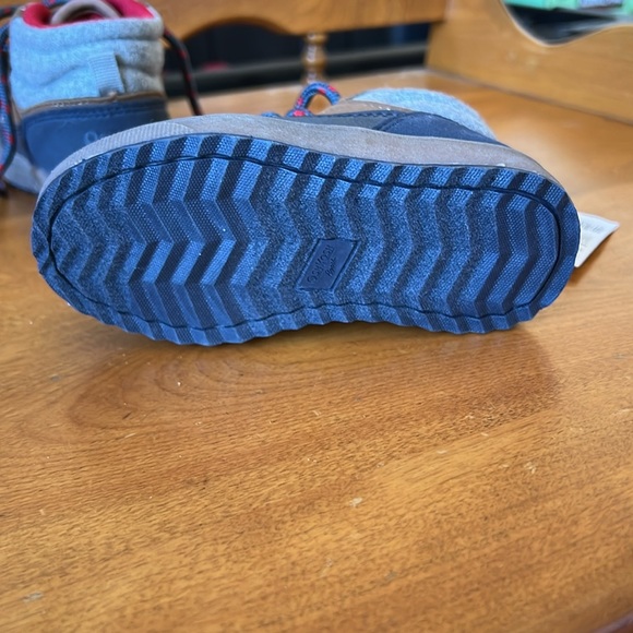 OshKosh B’gosh lace up boots / shoes - NWT - Picture 4 of 4